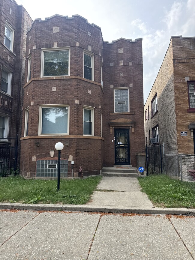 Building Photo - 8222 S Marshfield Ave