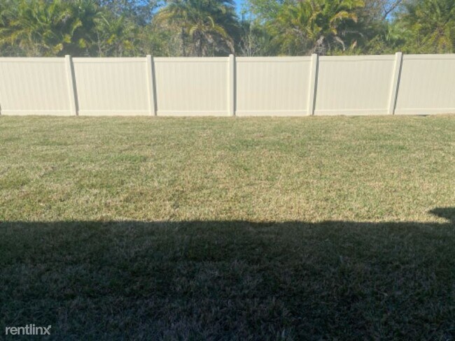 Building Photo - 5 br, 2.5 bath House - 5426 Amaryllis Gard...