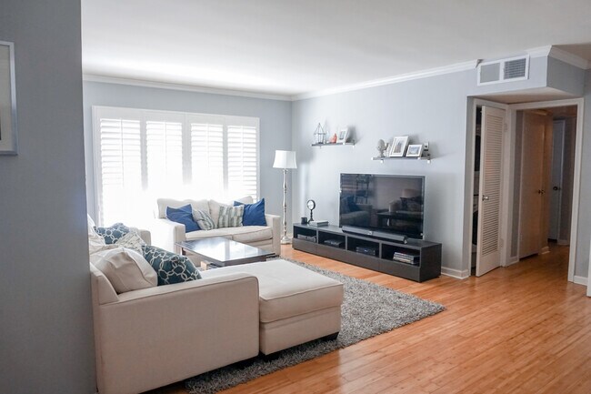 Livingroom - 12955 Riverside Dr