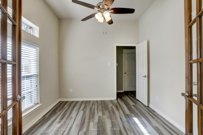 Building Photo - 10606 Badger Canyon Dr