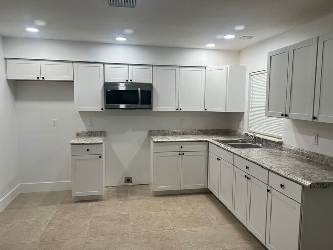 Foto del edificio - Carmen Ave - Fourplex