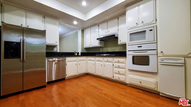 Foto del edificio - 450 San Vicente Blvd