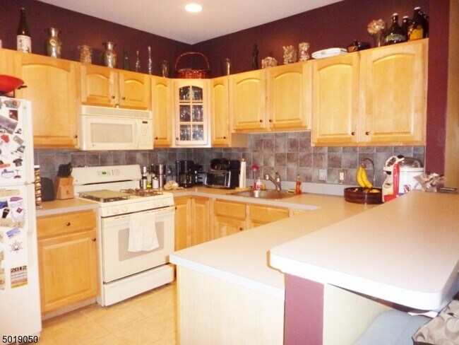 Building Photo - 72 Mountain View Ct
