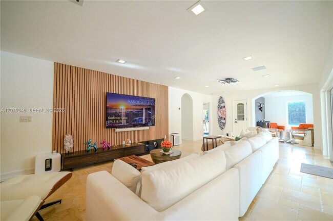 Foto del edificio - 8134 Twin Lake Dr