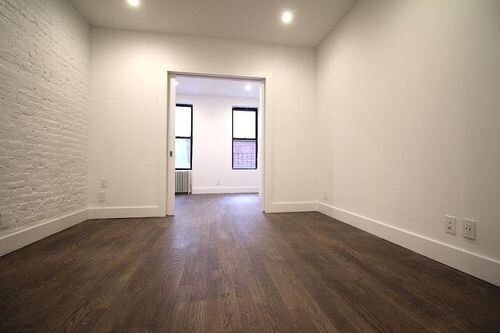 Building Photo - 440 10th Ave