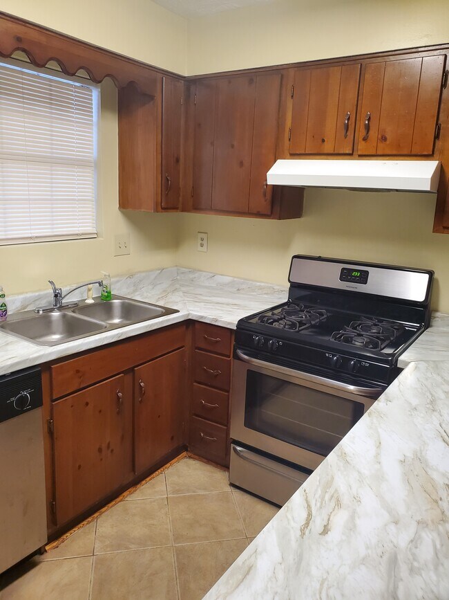 Building Photo - 496 Prince of Wales