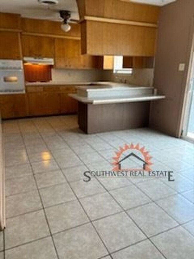 Foto del edificio - Spacious 3 bedroom 2 bathroom home.