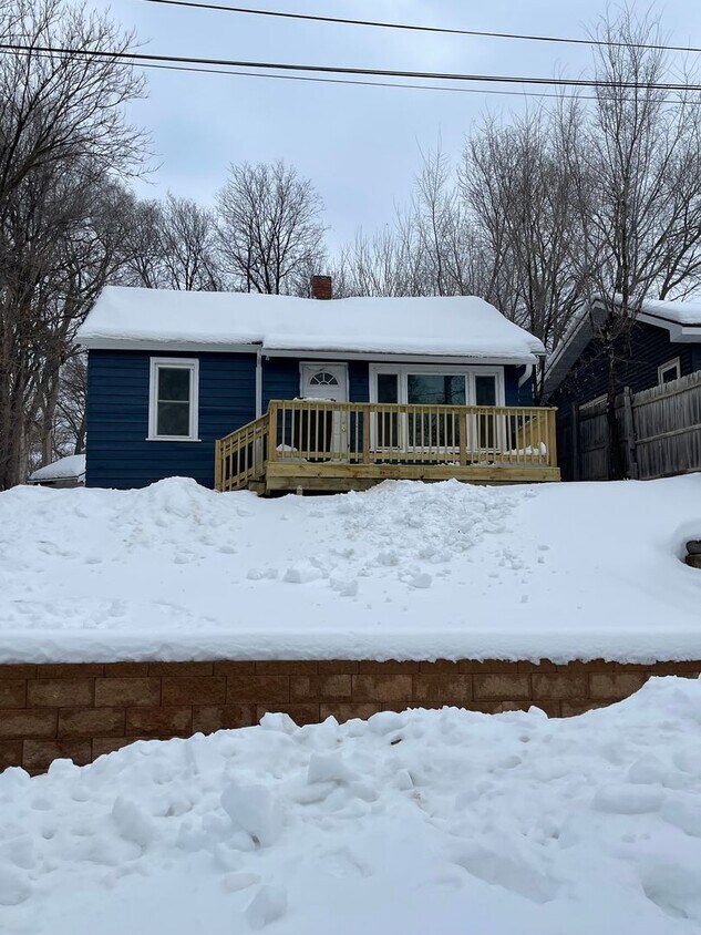 Primary Photo - 2 Bedroom 1 Bathroom House