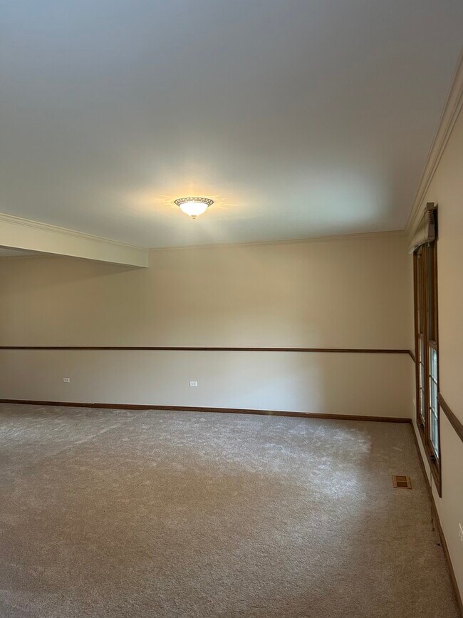 Foto del edificio - 527 Springwood Ln