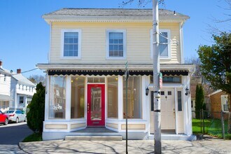 Building Photo - 296 Main St