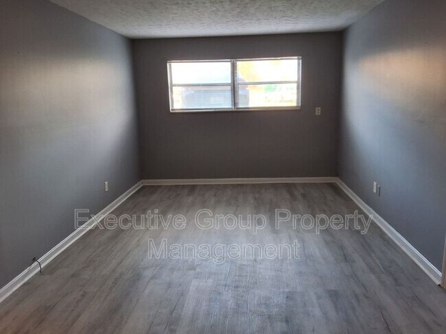 Foto del edificio - 345-14 ELMWOOD DRIVE