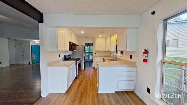 Building Photo - 9344 Aylesbury Ln