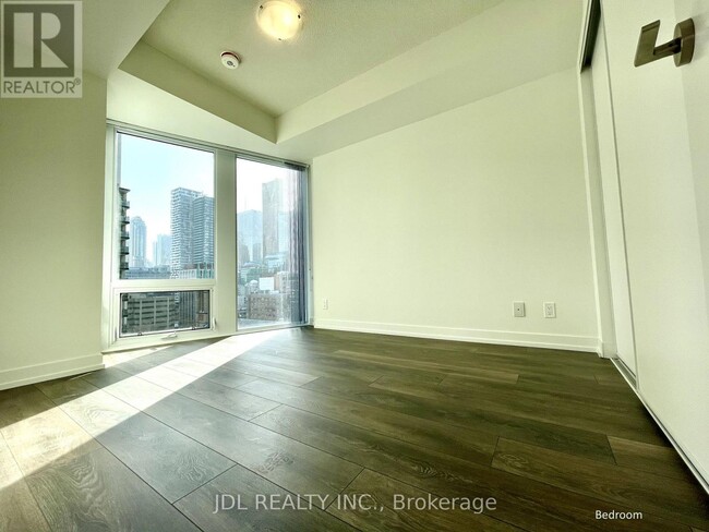 Building Photo - 60 Shuter St