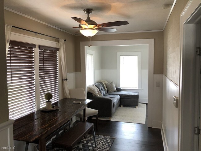 Foto del edificio - 1 br, 1 bath House - 421 E Grand River Ave