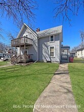 Building Photo - 425-427 S Prairie Ave