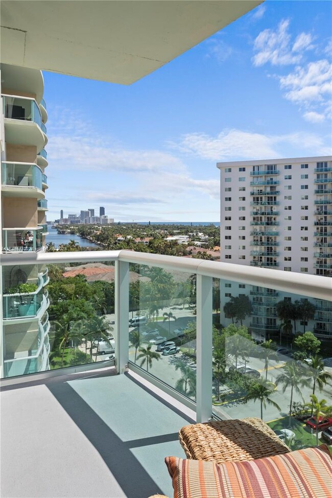 Foto del edificio - 19390 Collins Ave