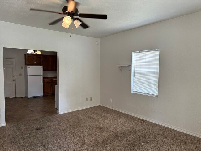 Building Photo - Spacious 3 Bedroom 1 Bathroom House in Jop...
