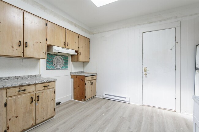 Building Photo - 85 Mapledale St