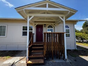 Building Photo - 2026 Ridgewood Dr