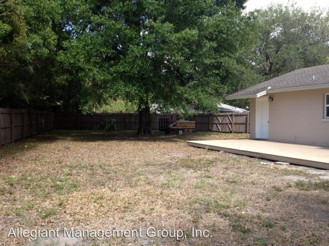 Building Photo - 1837 Manor Dr