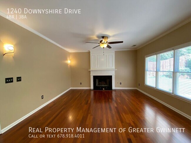 Foto del edificio - 1240 Downyshire Dr