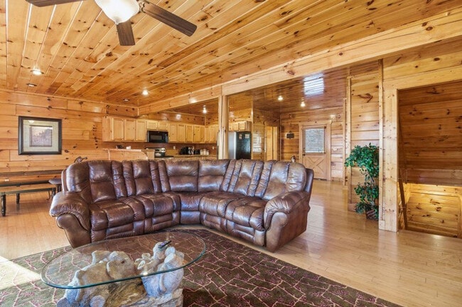 Building Photo - 1115 Towering Oaks Dr