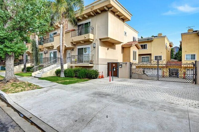Building Photo - 13629 Wyandotte St
