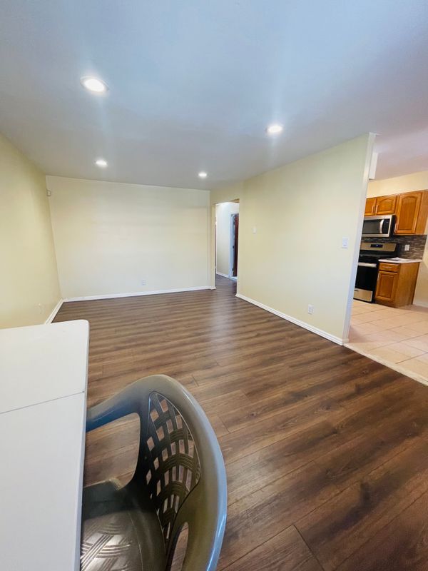 Foto del edificio - 1072 E 85th St