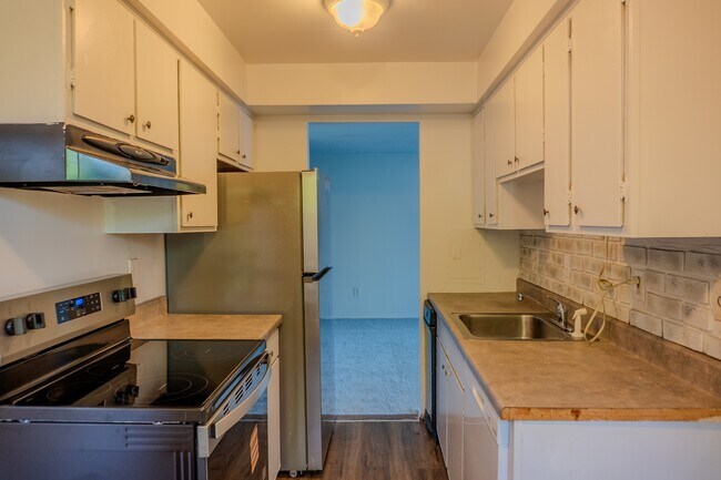 Foto del edificio - 2440 Noble Rd