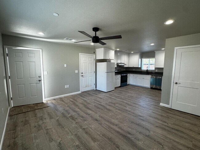 Foto del edificio - 4834 N Fruit Ave