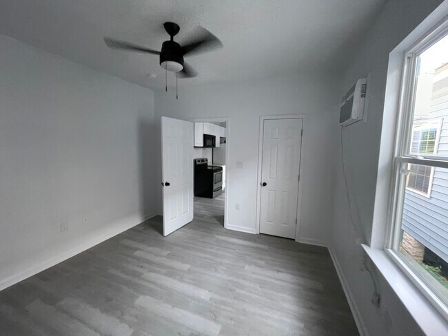 Building Photo - 2550 N Rocheblave St