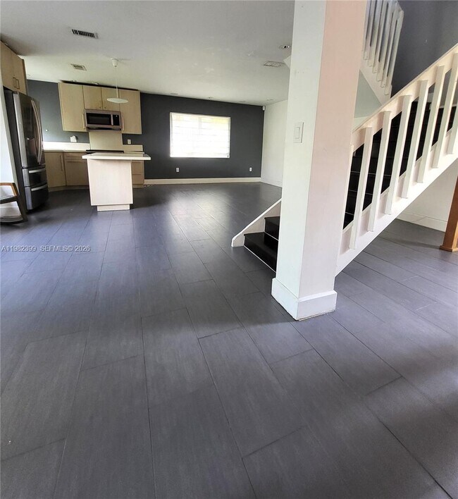 Building Photo - 13881 NE 2nd Ct