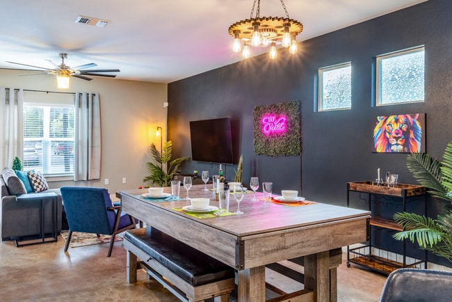 Building Photo - 3000 Neal St