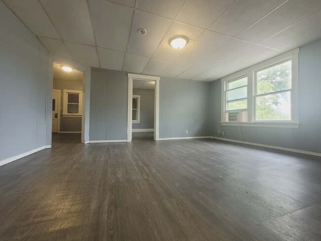 Building Photo - 424 1/2 N Wheeler Ave