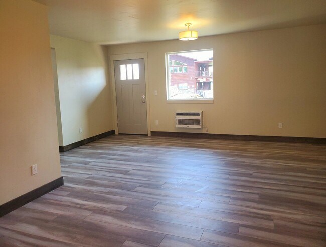 Building Photo - Beautiful 2 bedroom, 2 bathroom