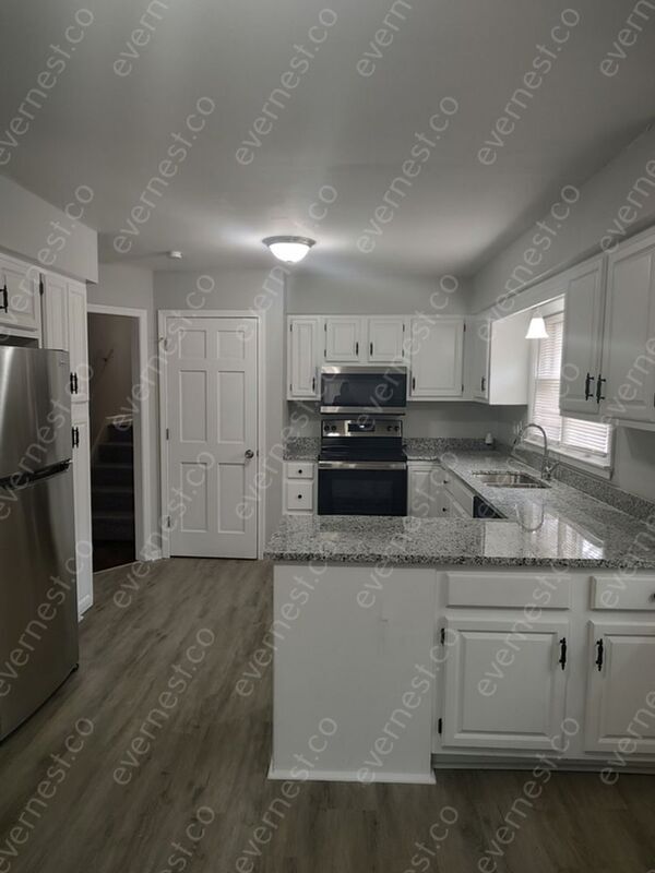Building Photo - 8409 Everett St