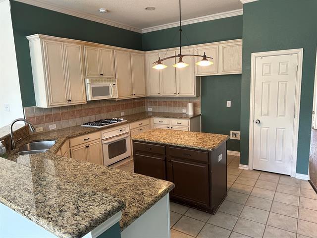 Building Photo - 7574 Greenvalley Ln