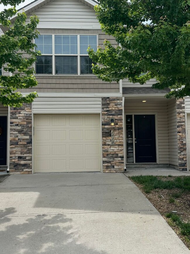 Building Photo - 3 Bed Townhome in Grain Valley