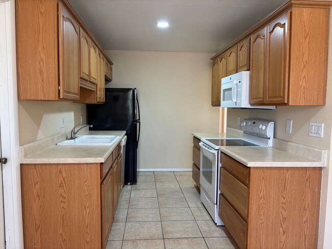 Building Photo - 9920 N 97th Dr