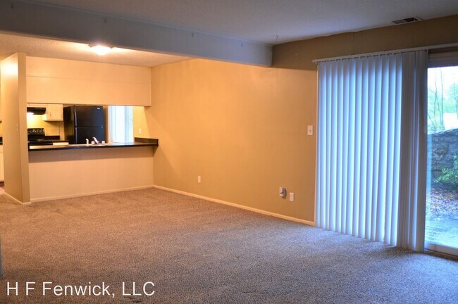 Building Photo - 2021 NE Russell Rd.