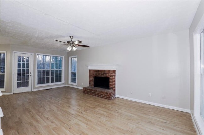 Building Photo - 2108 Lindley Ln