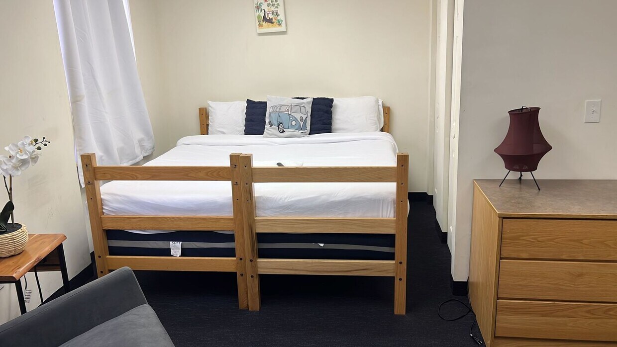 230 Thayer St Unit 14, Providence, RI 02906 Room for Rent in