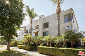 Building Photo - 909 Croft Ave