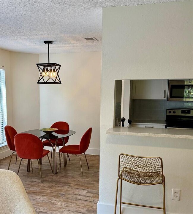 Building Photo - 13304 Saddlebrook Trl