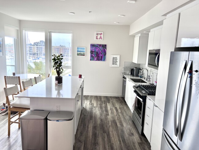 Building Photo - 14000 Marquesas Way