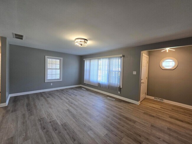 Foto del edificio - 5423 Stone Ave