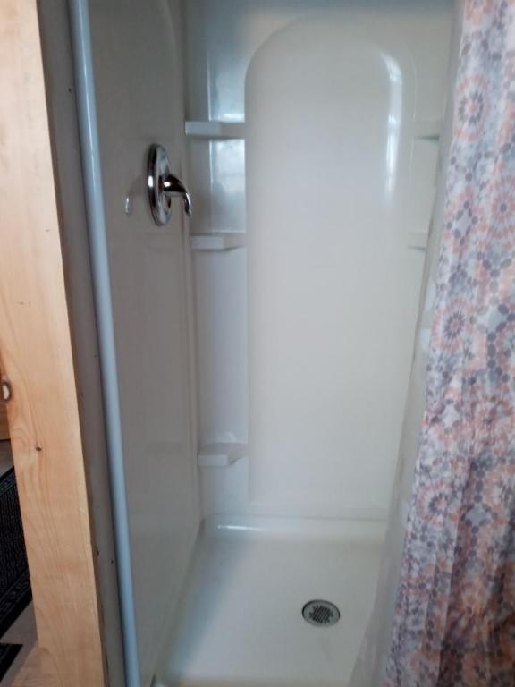 Building Photo - 118 E Railroad St