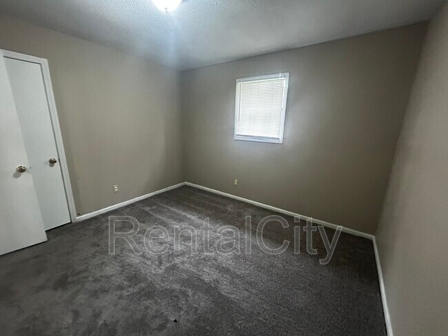 Building Photo - 2799 Christmasville Rd