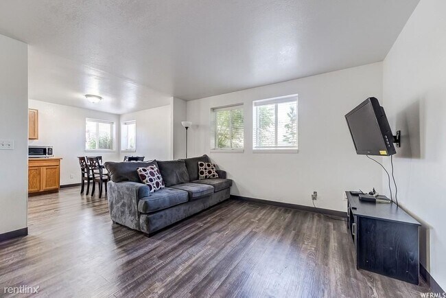 Foto del edificio - 3 br, 2 bath 4plex - 65 East 100 North 59