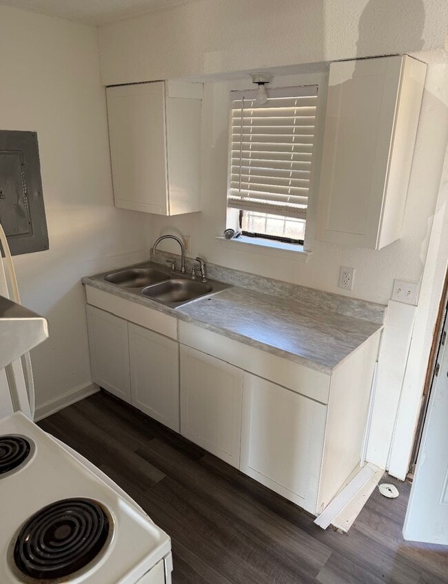 Foto del edificio - Newly Updated 2 Bed / 1 Bath Duplex